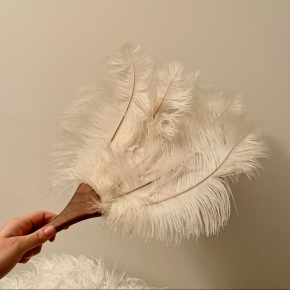 Elegant Cream Feather Fan - Picture 1 of 6